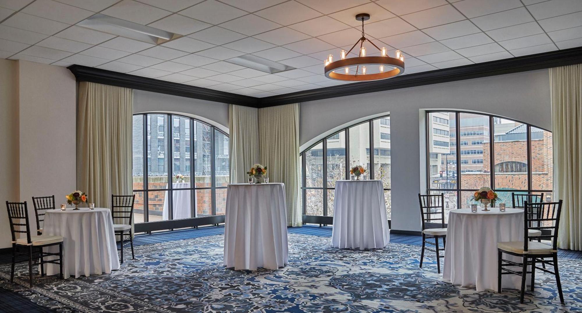 Graduate By Hilton Minneapolis Exterior photo